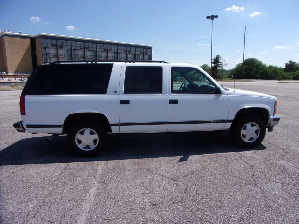 1998 Chevrolet Suburban 8th Gen - Image 12 of 31