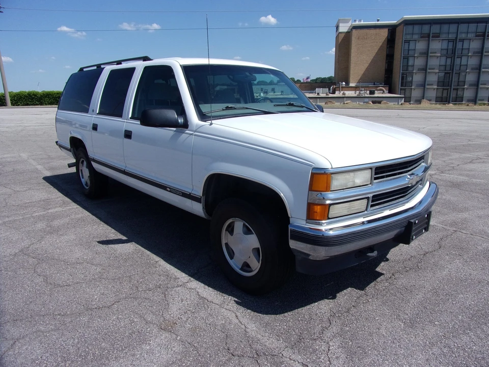 1998 Chevrolet Suburban 8th Gen - Image 15 of 31