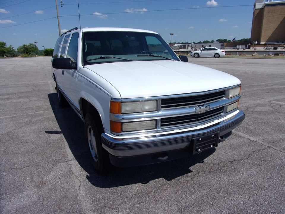 1998 Chevrolet Suburban 8th Gen - Image 16 of 31