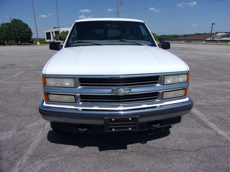 1998 Chevrolet Suburban 8th Gen - Image 17 of 31