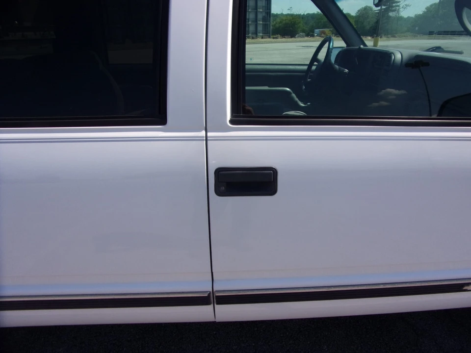 1998 Chevrolet Suburban 8th Gen - Image 20 of 31