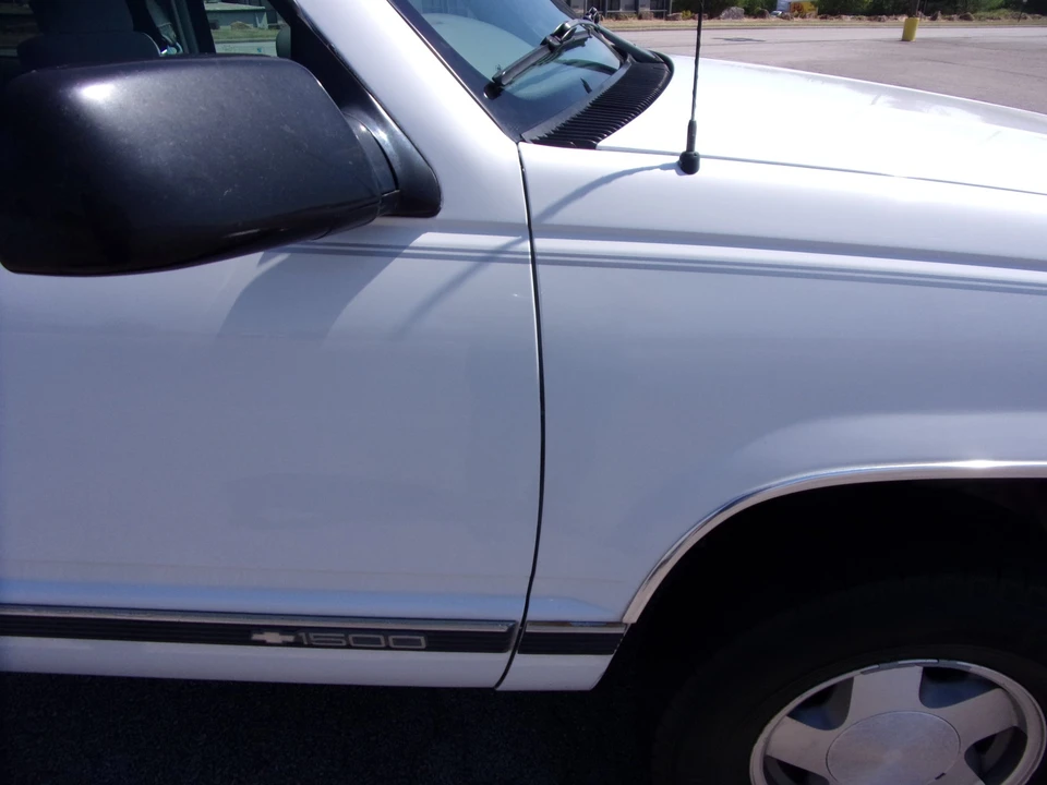 1998 Chevrolet Suburban 8th Gen - Image 21 of 31