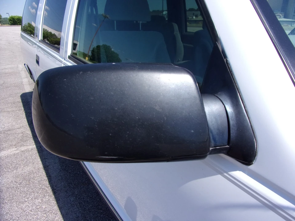 1998 Chevrolet Suburban 8th Gen - Image 26 of 31