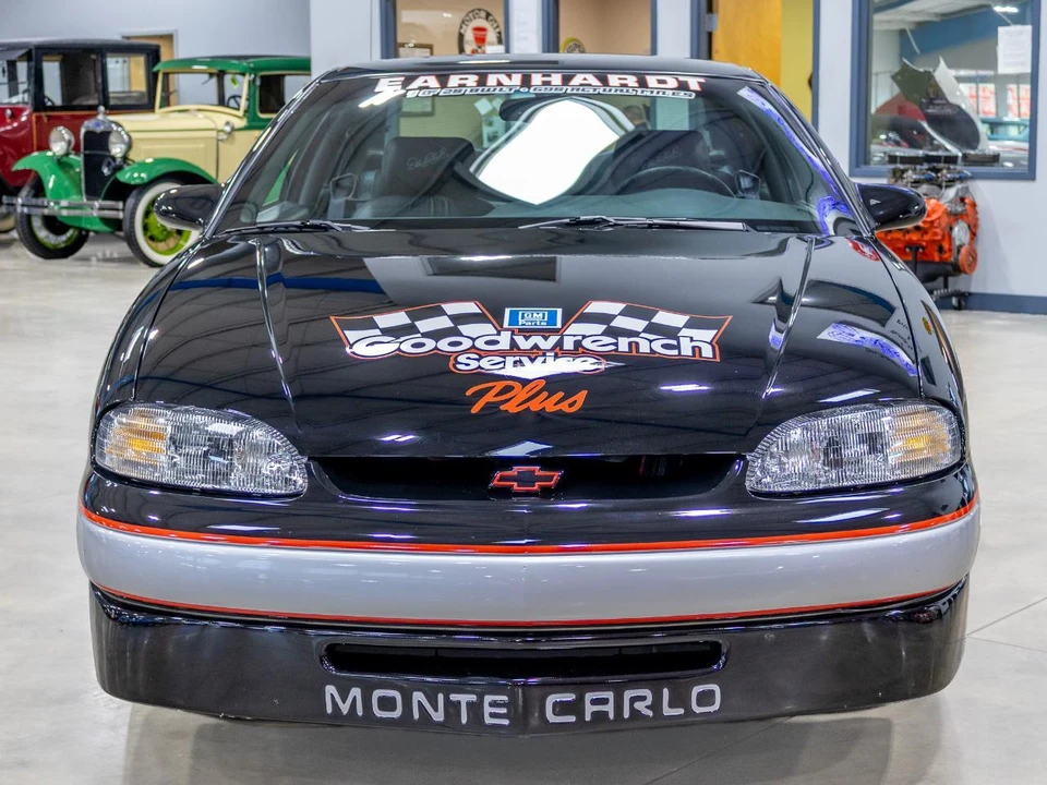 1998 Chevrolet Monte Carlo 5th Gen - Image 2 of 31