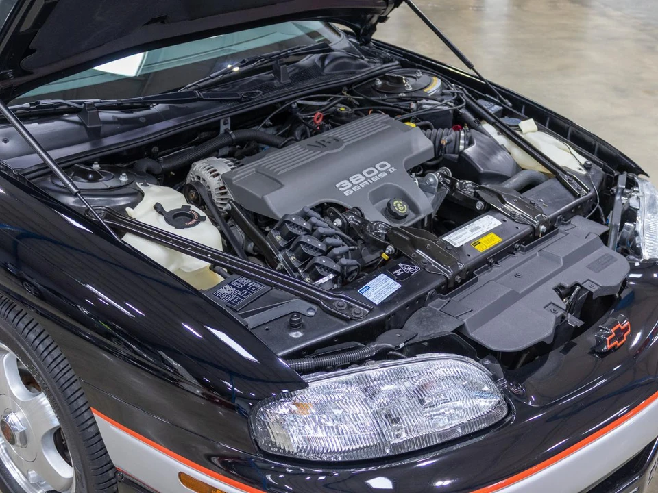 1998 Chevrolet Monte Carlo 5th Gen - Image 12 of 31