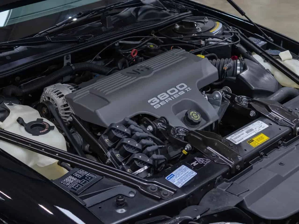 1998 Chevrolet Monte Carlo 5th Gen - Image 13 of 31