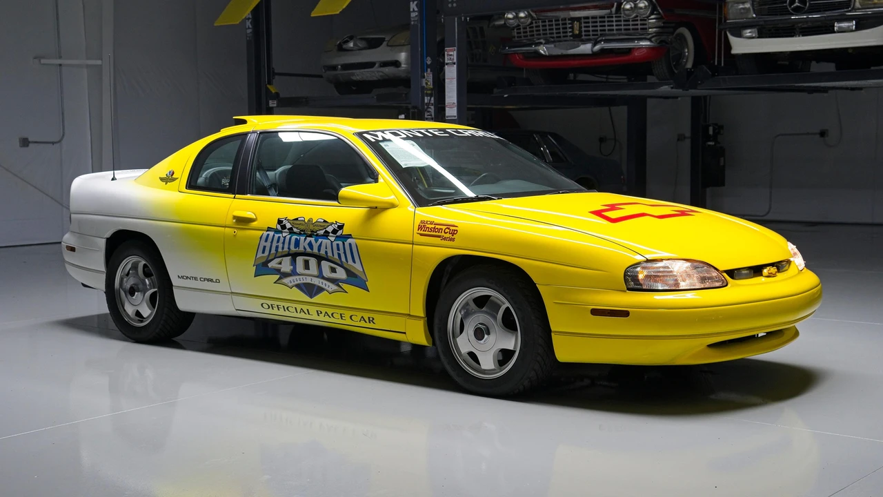 1998 Chevrolet Monte Carlo 6th Gen - Image 11 of 31
