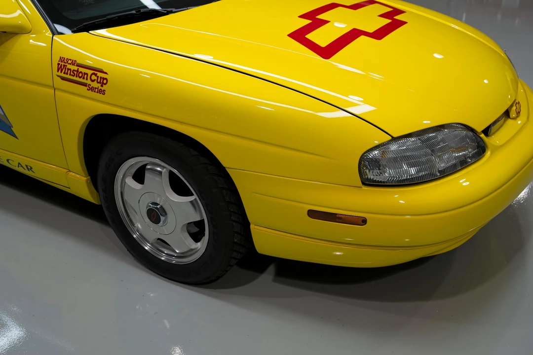 1998 Chevrolet Monte Carlo 6th Gen - Image 13 of 31
