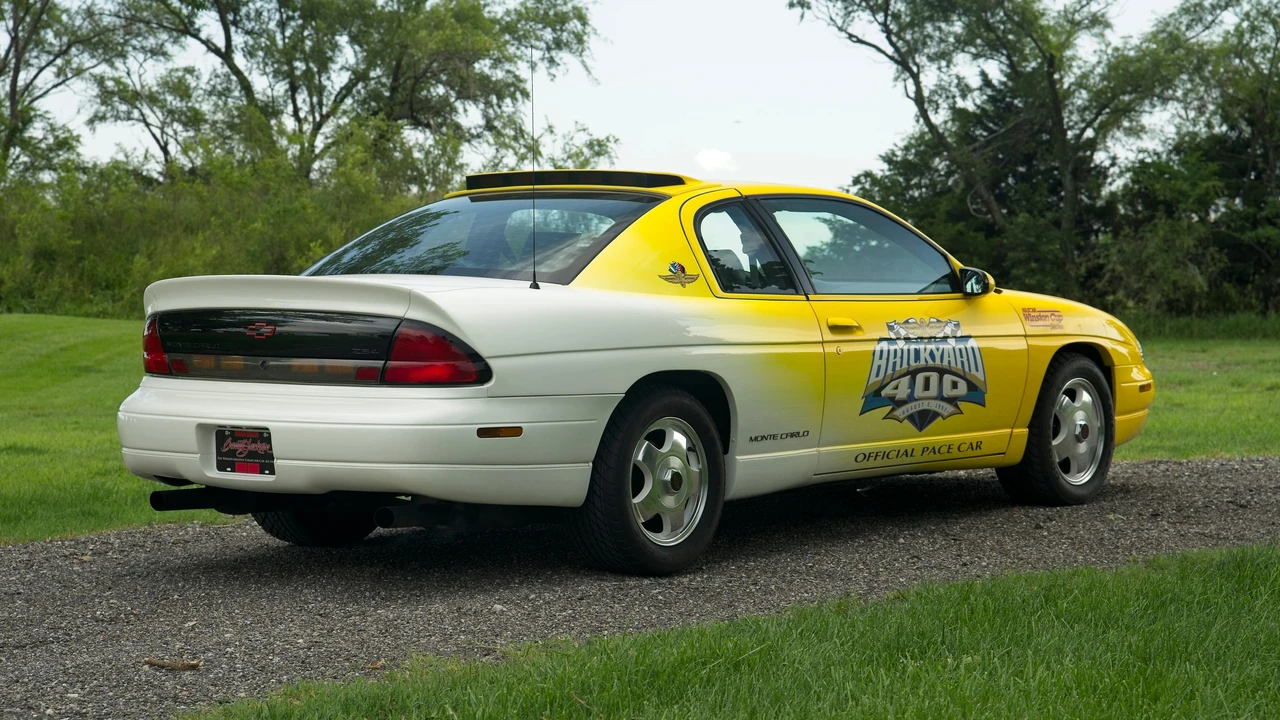 1998 Chevrolet Monte Carlo 6th Gen - Image 9 of 31