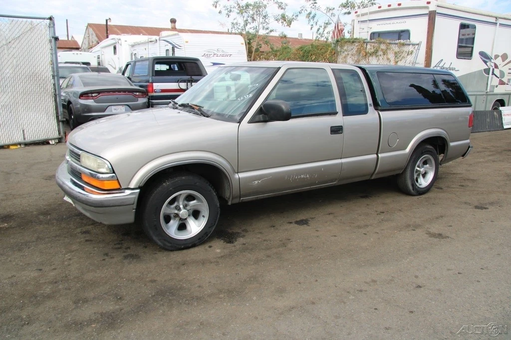 1998 Chevrolet S-10 - Image 2 of 21