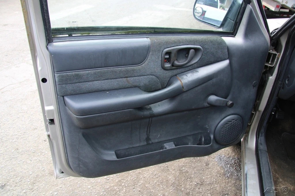 1998 Chevrolet S-10 - Image 9 of 21