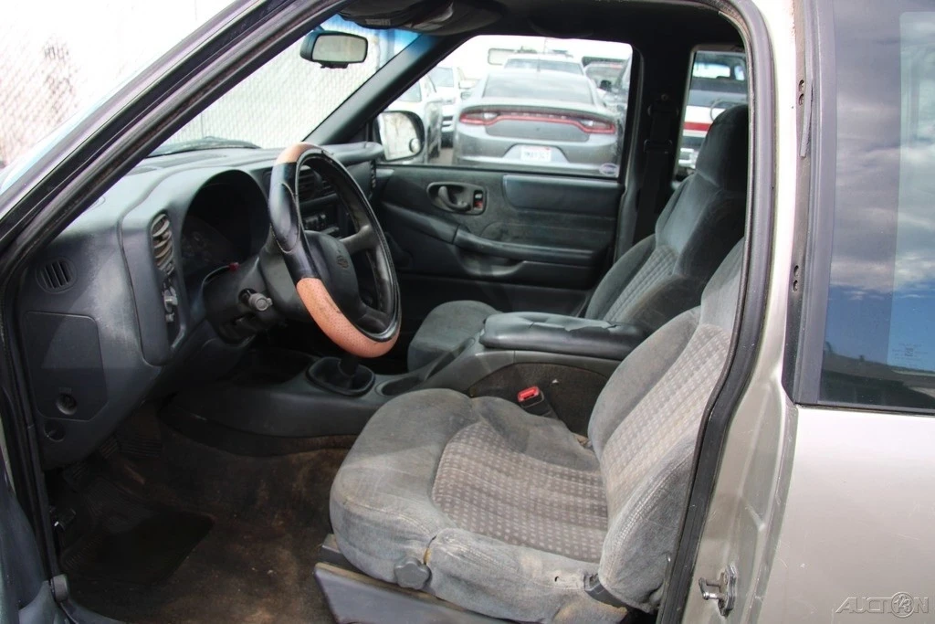 1998 Chevrolet S-10 - Image 10 of 21
