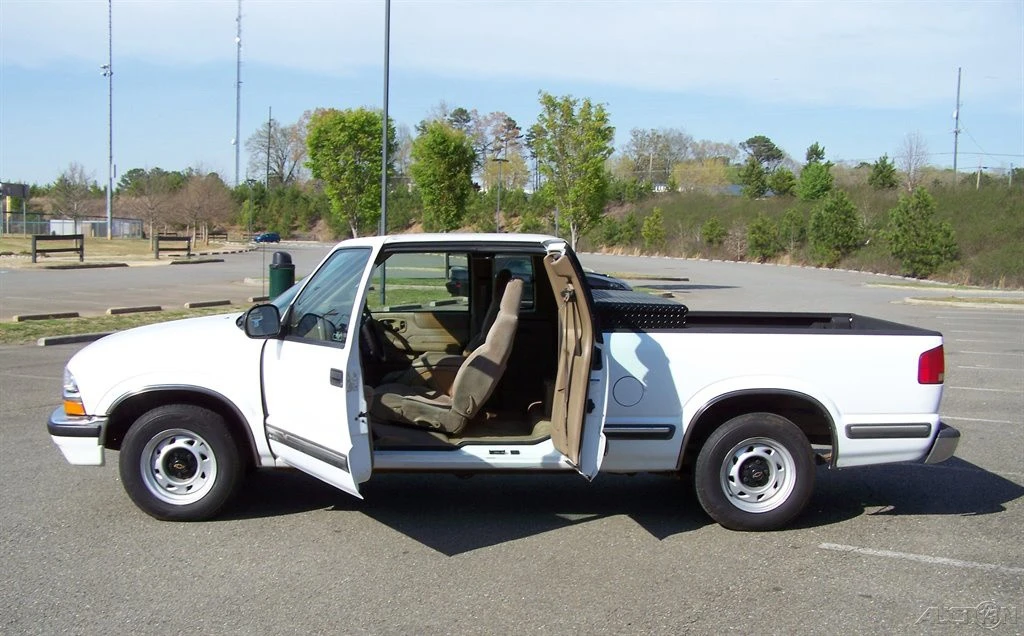 1998 Chevrolet S-10 Blazer 2nd Gen - Image 5 of 12