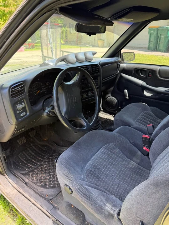 1998 Chevrolet S-10 - Image 6 of 7