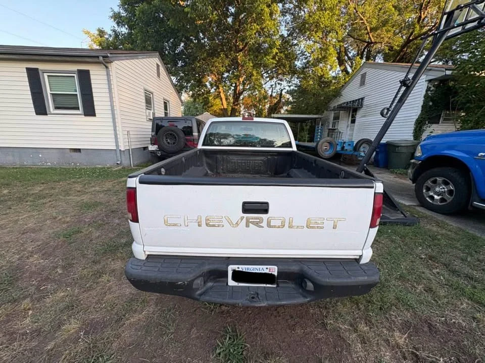 1998 Chevrolet S-10 - Image 4 of 10