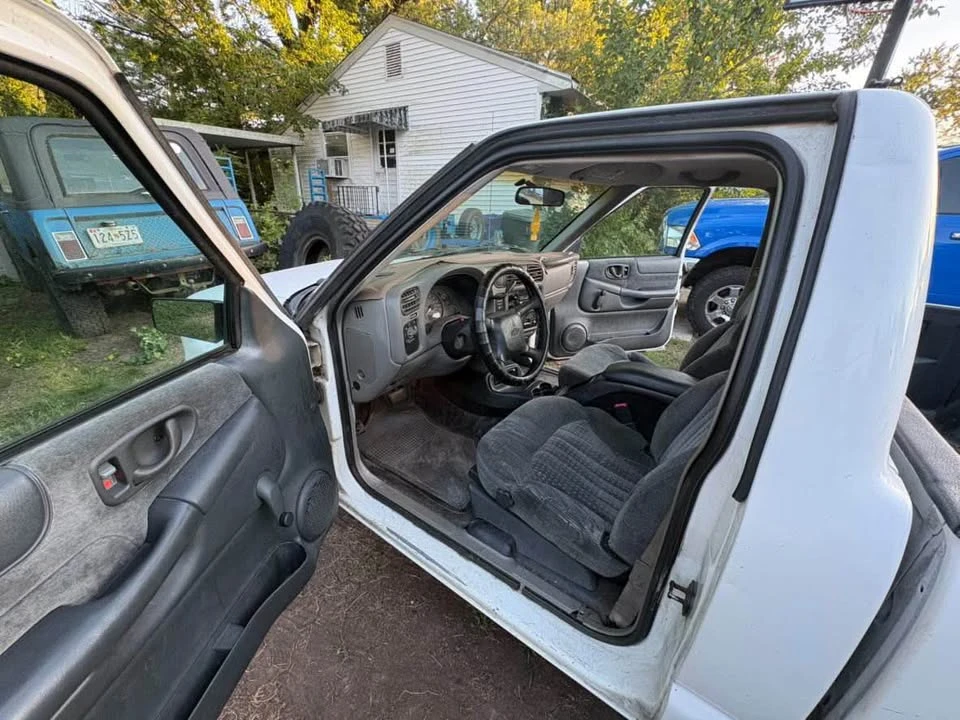 1998 Chevrolet S-10 - Image 6 of 10