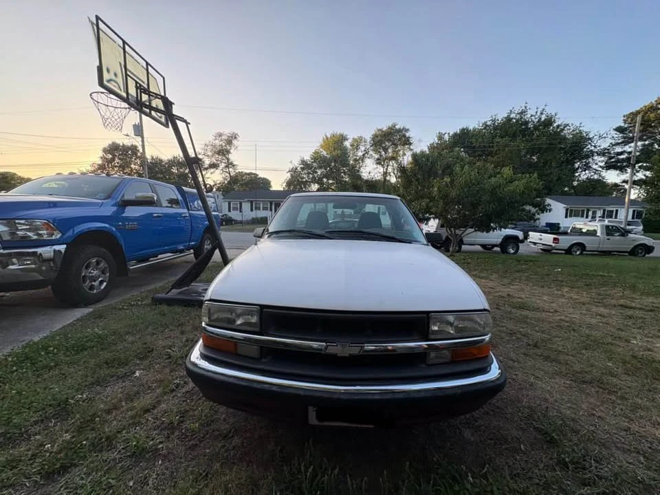 1998 Chevrolet S-10 - Image 2 of 10