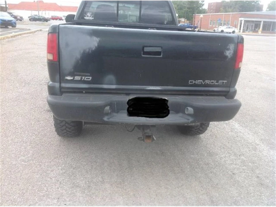 1998 Chevrolet S-10 - Image 2 of 18
