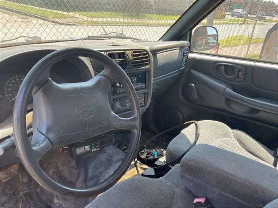 1998 Chevrolet S-10 - Image 8 of 14
