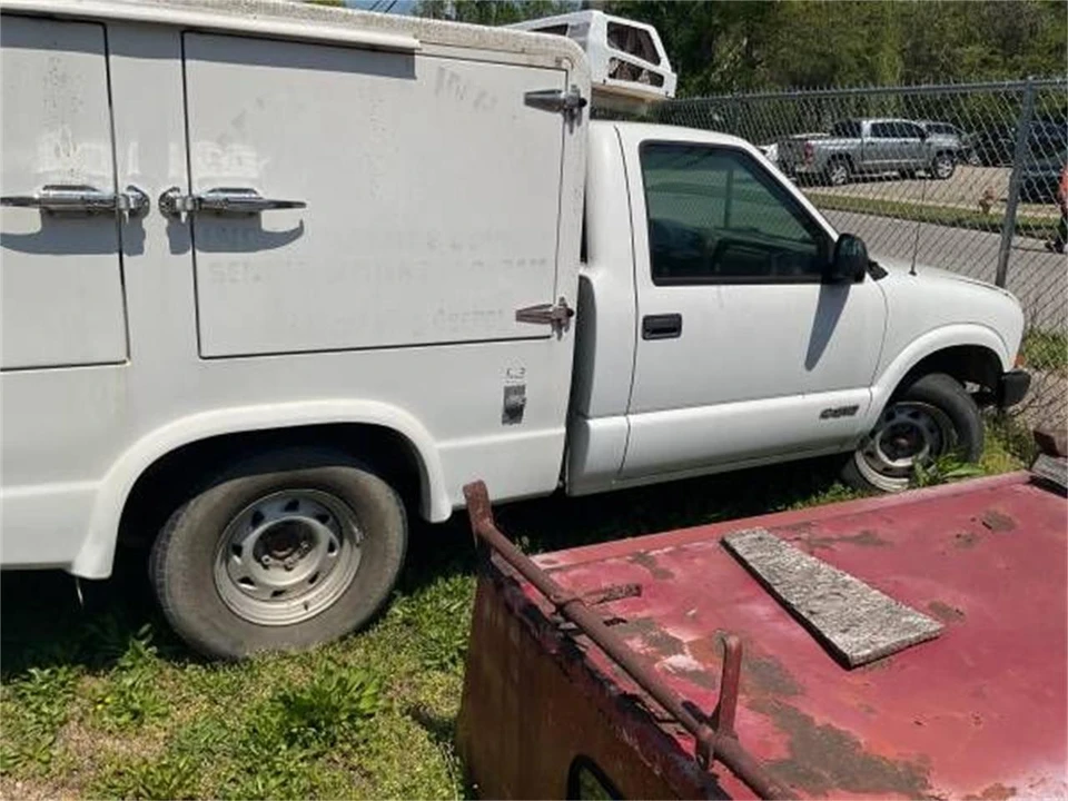 1998 Chevrolet S-10 - Image 4 of 14