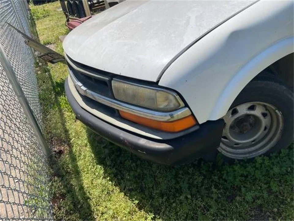 1998 Chevrolet S-10 - Image 2 of 14