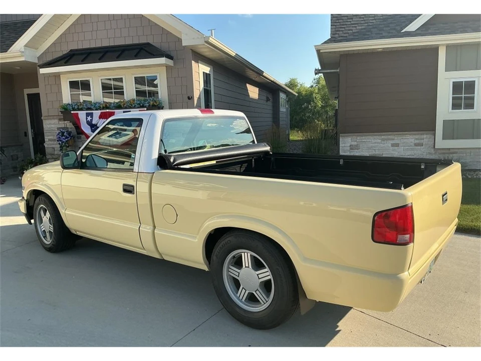 1998 Chevrolet S-10 - Image 2 of 30