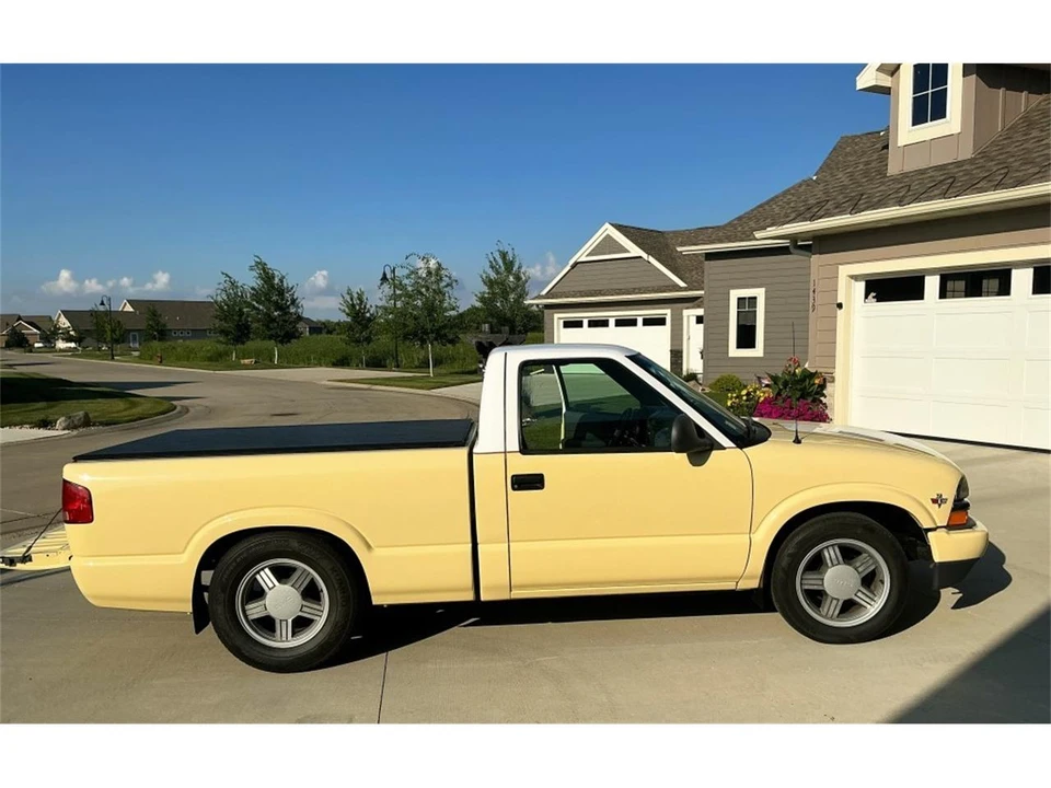 1998 Chevrolet S-10 - Image 5 of 30
