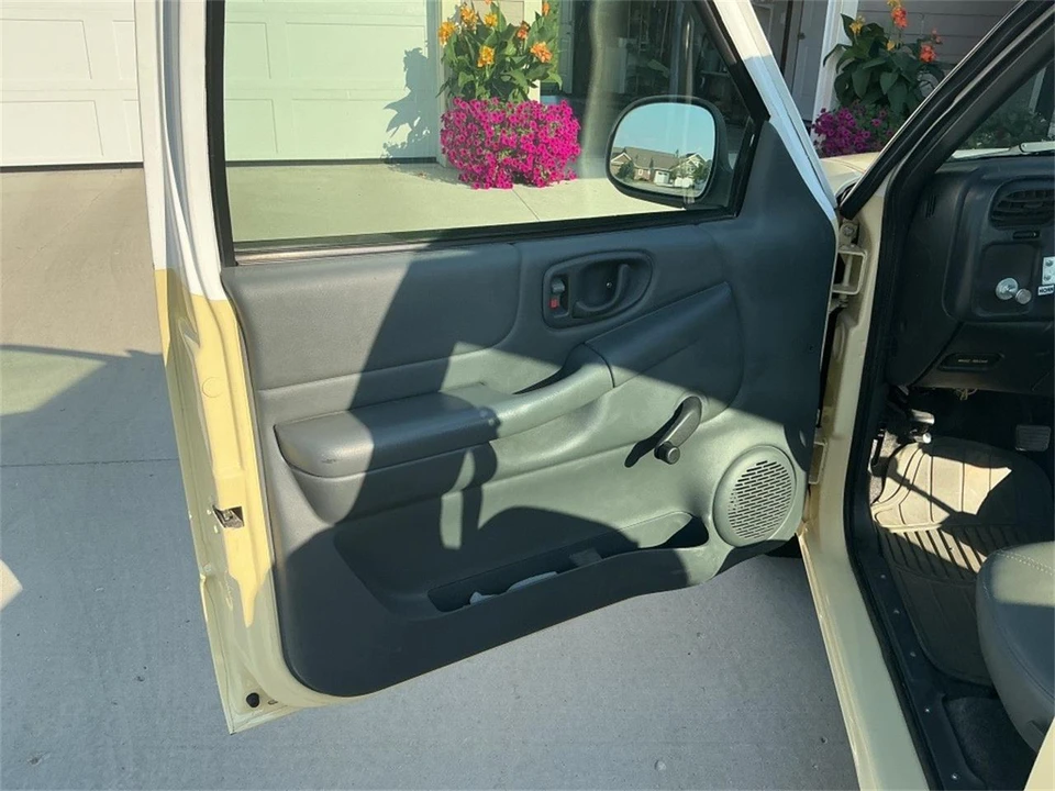 1998 Chevrolet S-10 - Image 9 of 30