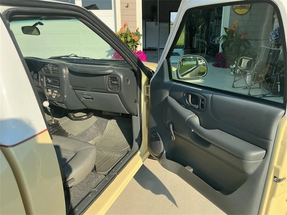 1998 Chevrolet S-10 - Image 17 of 30