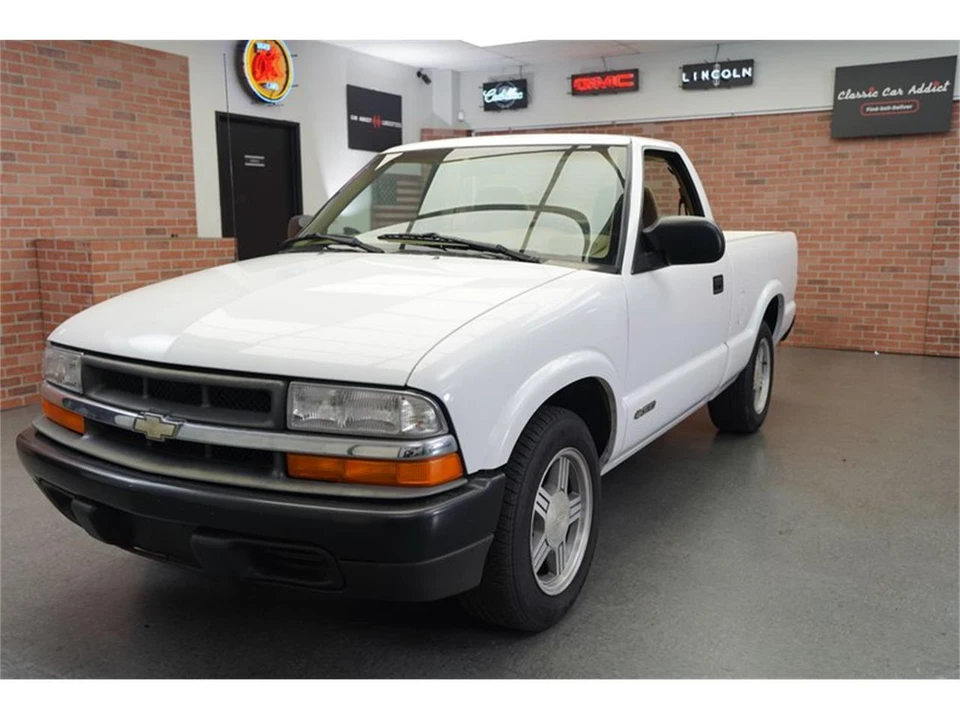 1998 Chevrolet S-10 - Image 2 of 31