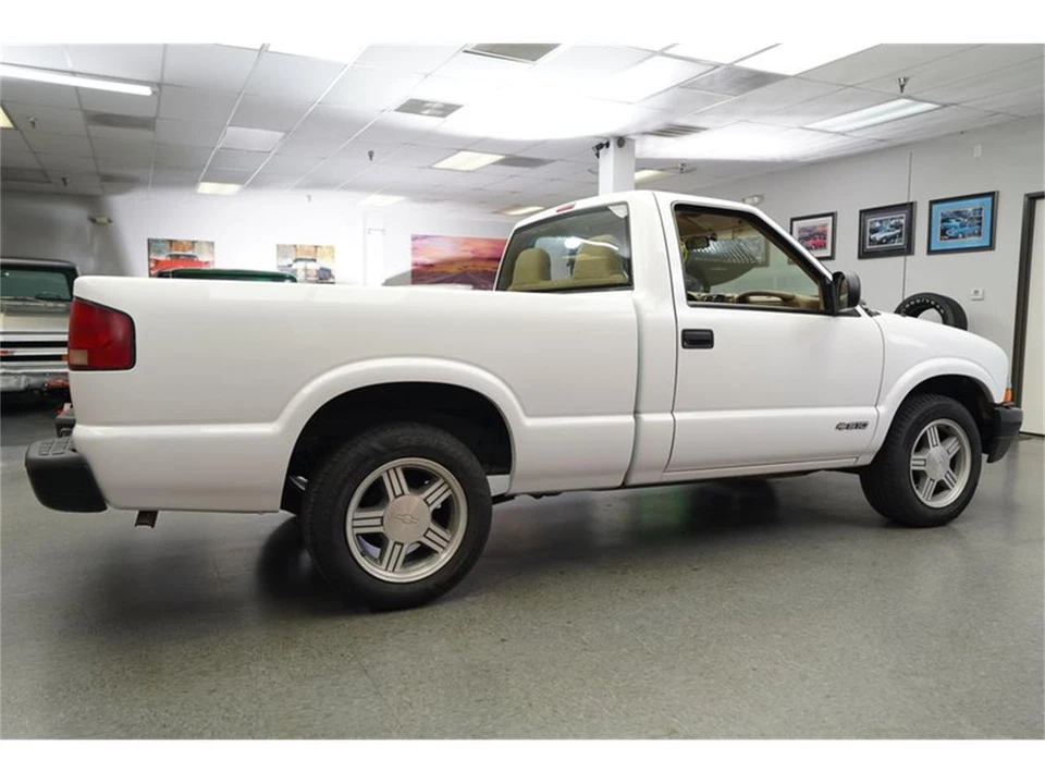 1998 Chevrolet S-10 - Image 8 of 31