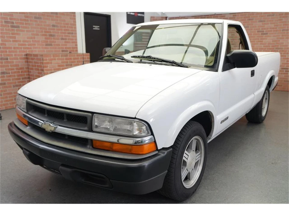 1998 Chevrolet S-10 - Image 3 of 31