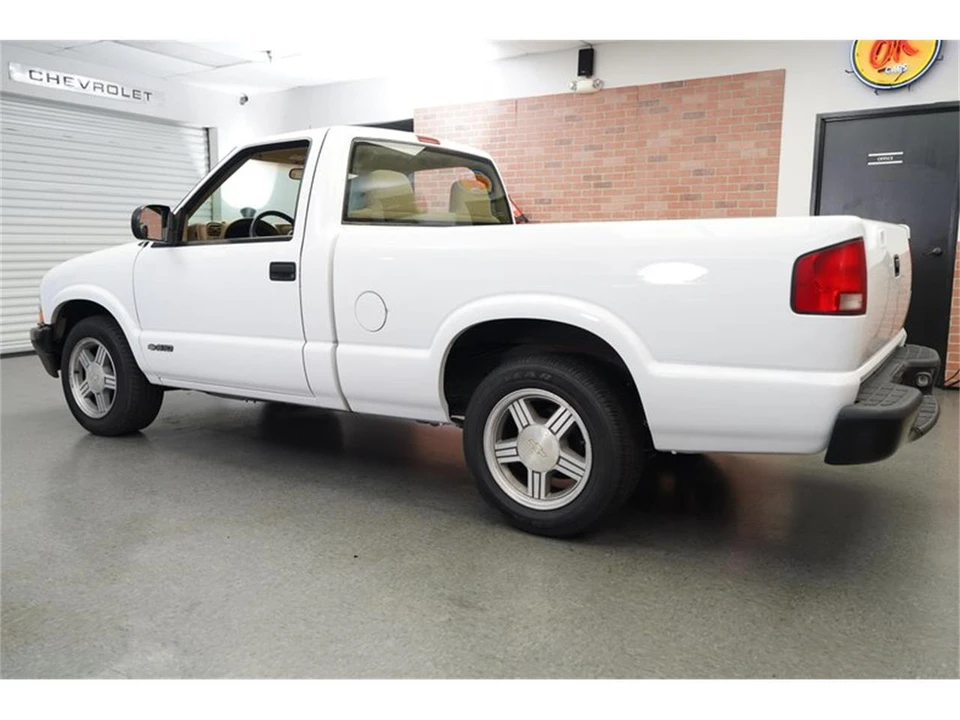1998 Chevrolet S-10 - Image 5 of 31