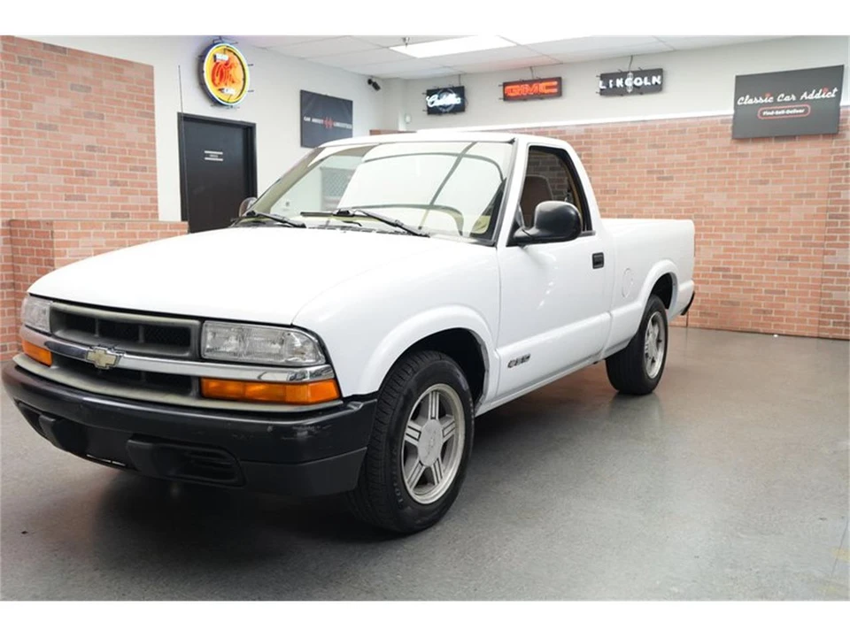 1998 Chevrolet S-10 - Image 2 of 31