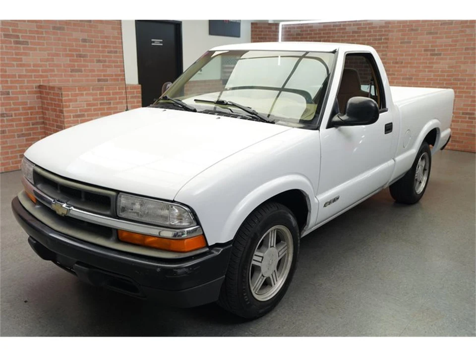 1998 Chevrolet S-10 - Image 3 of 31