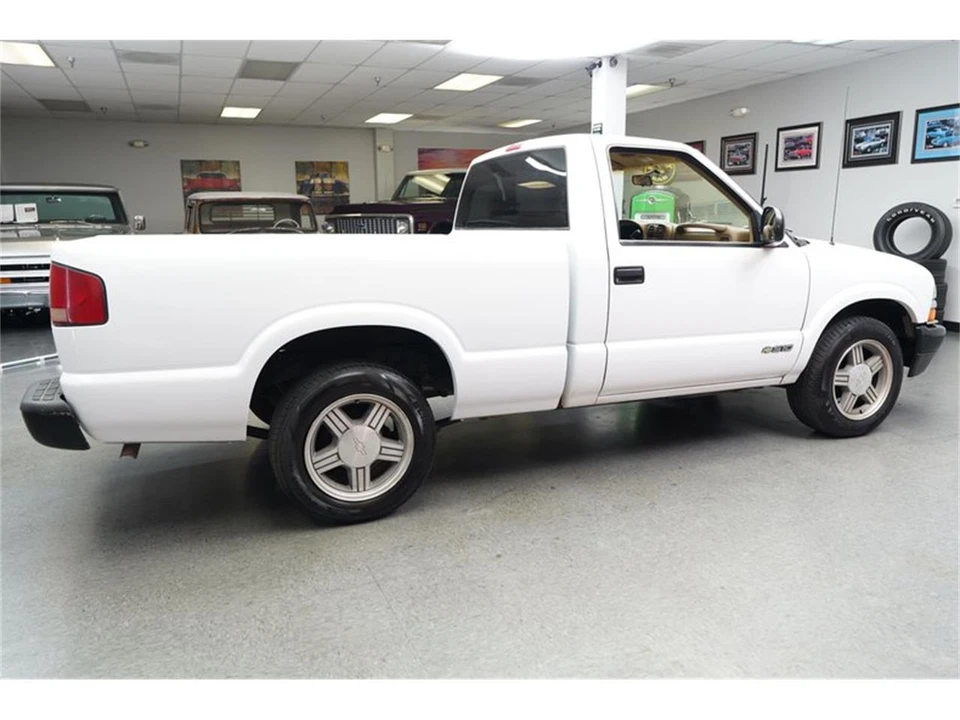 1998 Chevrolet S-10 - Image 8 of 31