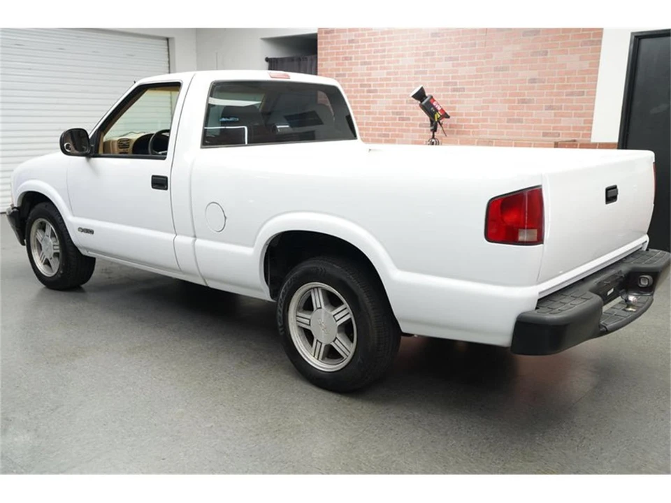 1998 Chevrolet S-10 - Image 5 of 31