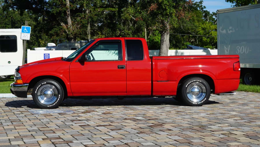 1998 Chevrolet S-10 - Image 2 of 18