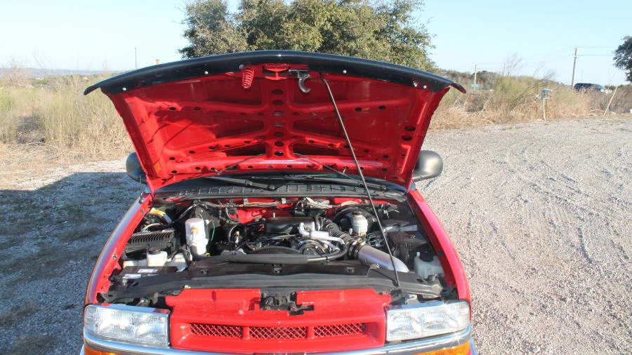 1998 Chevrolet S-10 - Image 13 of 24