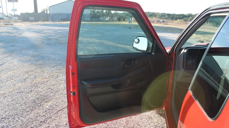 1998 Chevrolet S-10 - Image 4 of 24