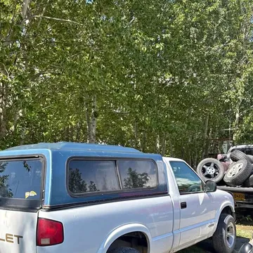 1998 Chevrolet S10 Regular Cab Pickup 2D 6 ft