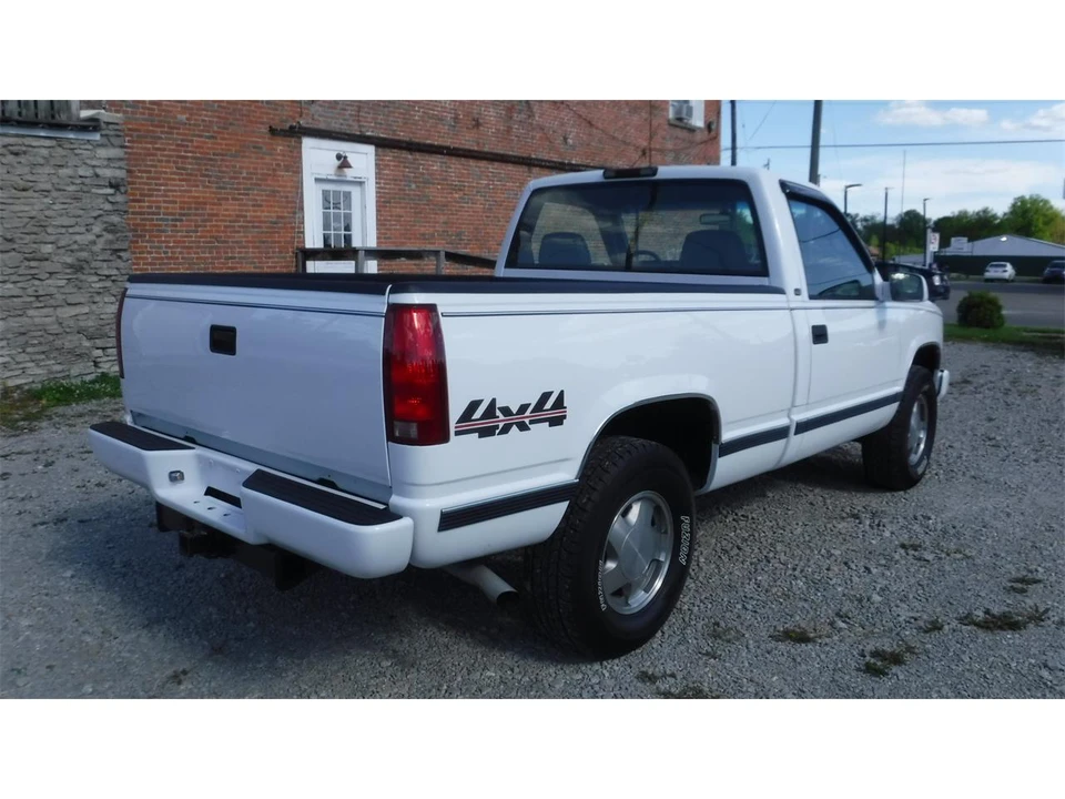 1998 Chevrolet Silverado - Image 2 of 31