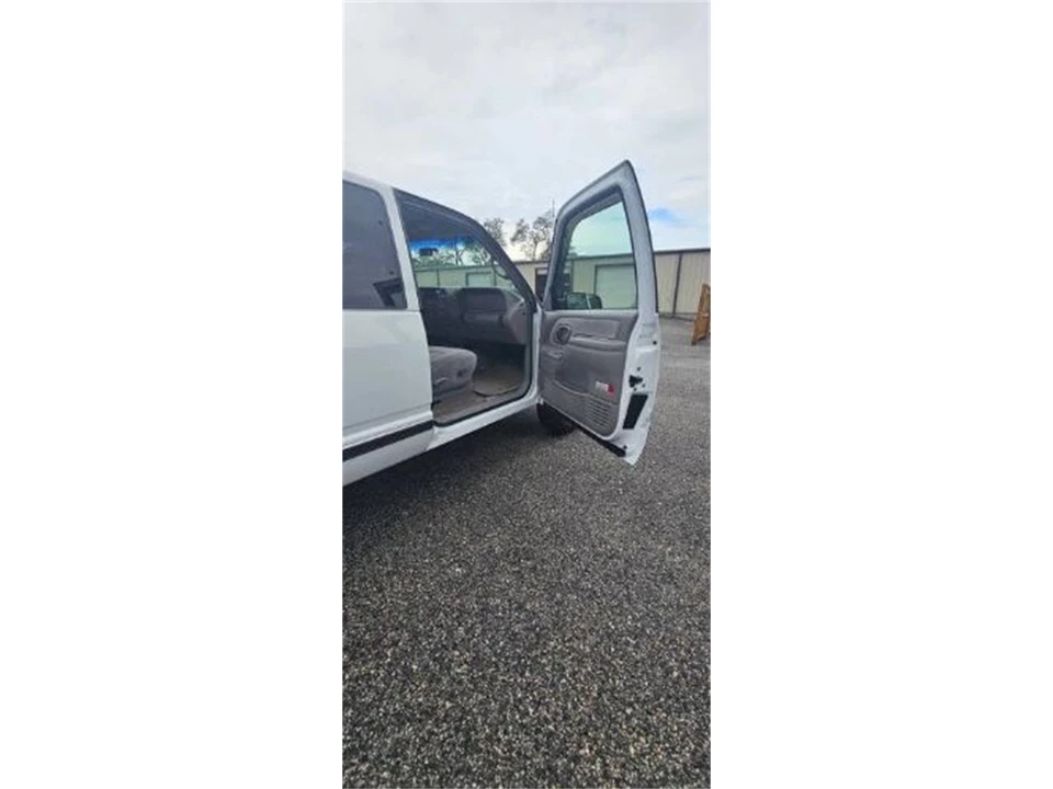 1998 Chevrolet Silverado - Image 26 of 30