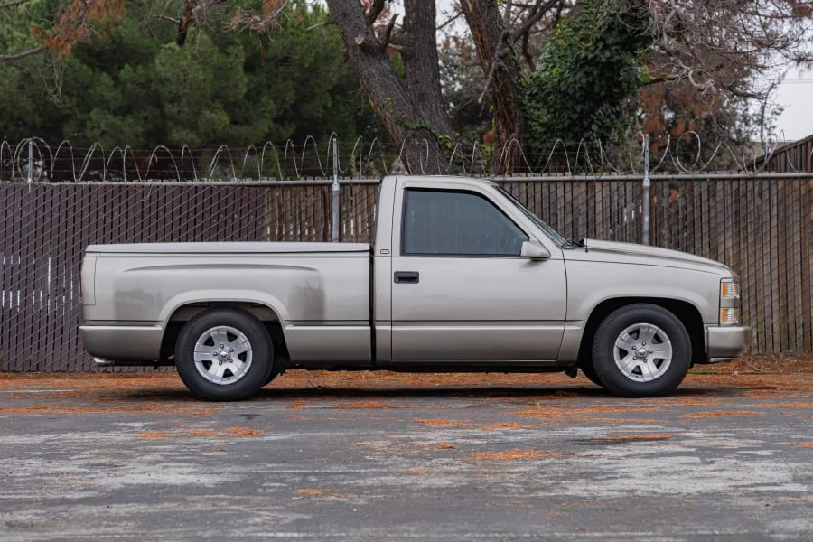 1998 Chevrolet Silverado - Image 2 of 30