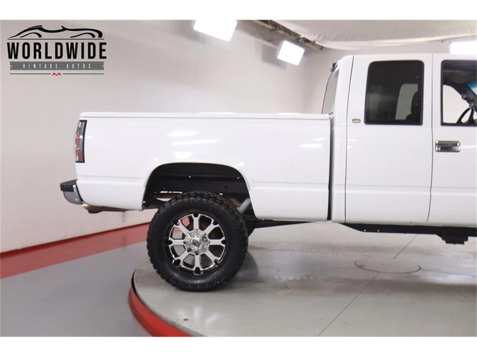 1998 Chevrolet Silverado - Image 9 of 31
