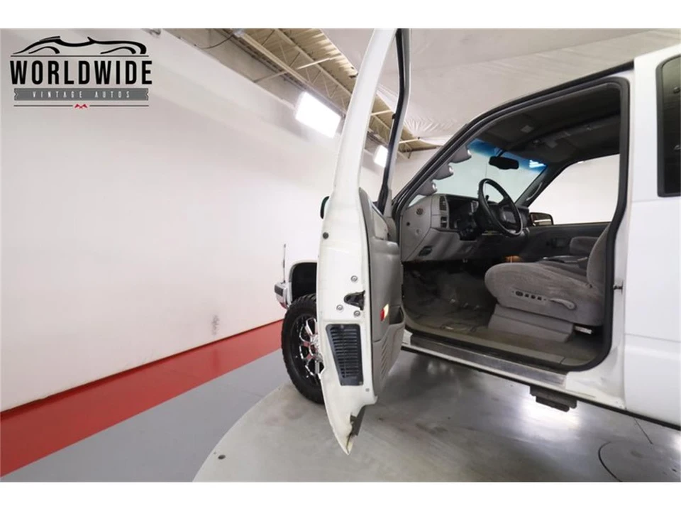 1998 Chevrolet Silverado - Image 23 of 31