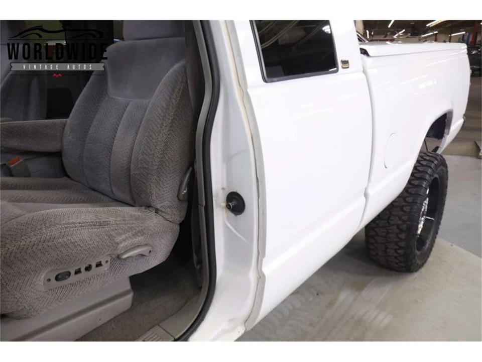 1998 Chevrolet Silverado - Image 24 of 31
