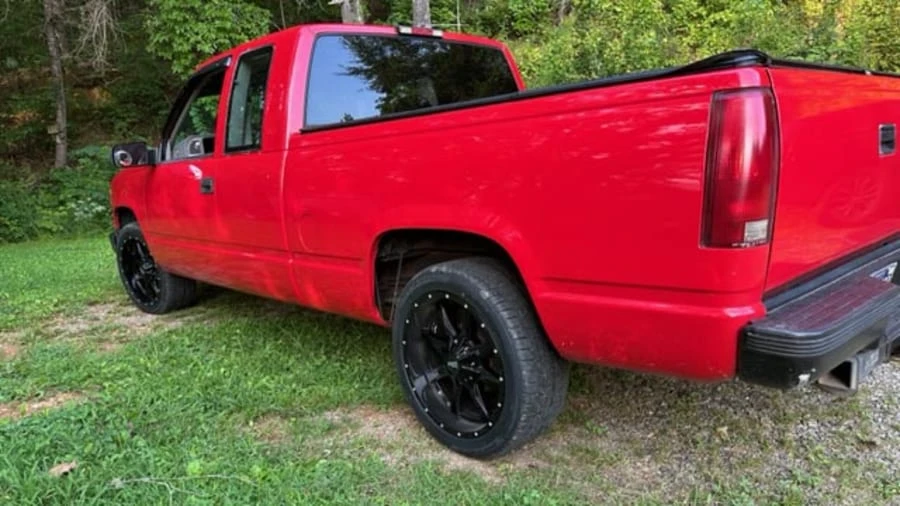 1998 Chevrolet Silverado - Image 2 of 3