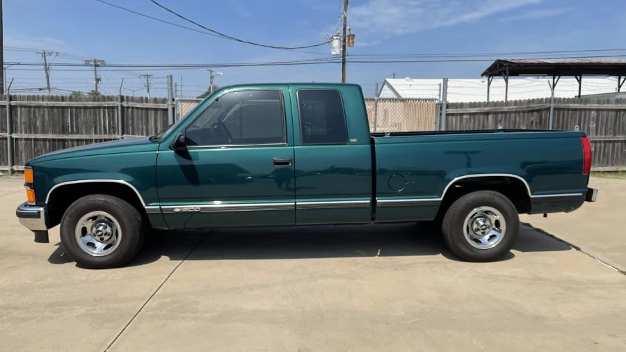 1998 Chevrolet Silverado - Image 2 of 17
