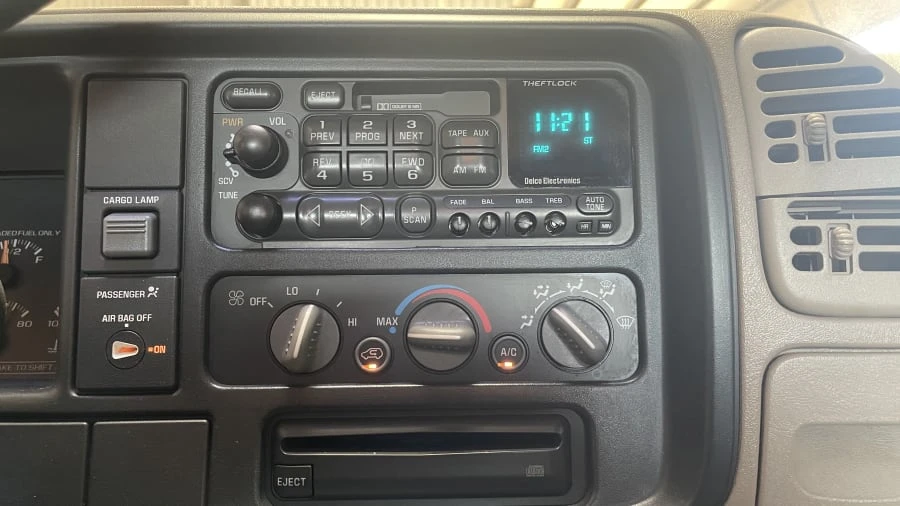 1998 Chevrolet Silverado - Image 13 of 17